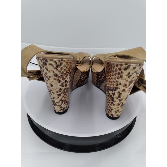 BCBGMaxazria Faux snakeskin 5.5" wedge heel size 39.5 EU, 8.5 US - Picture 4 of 7